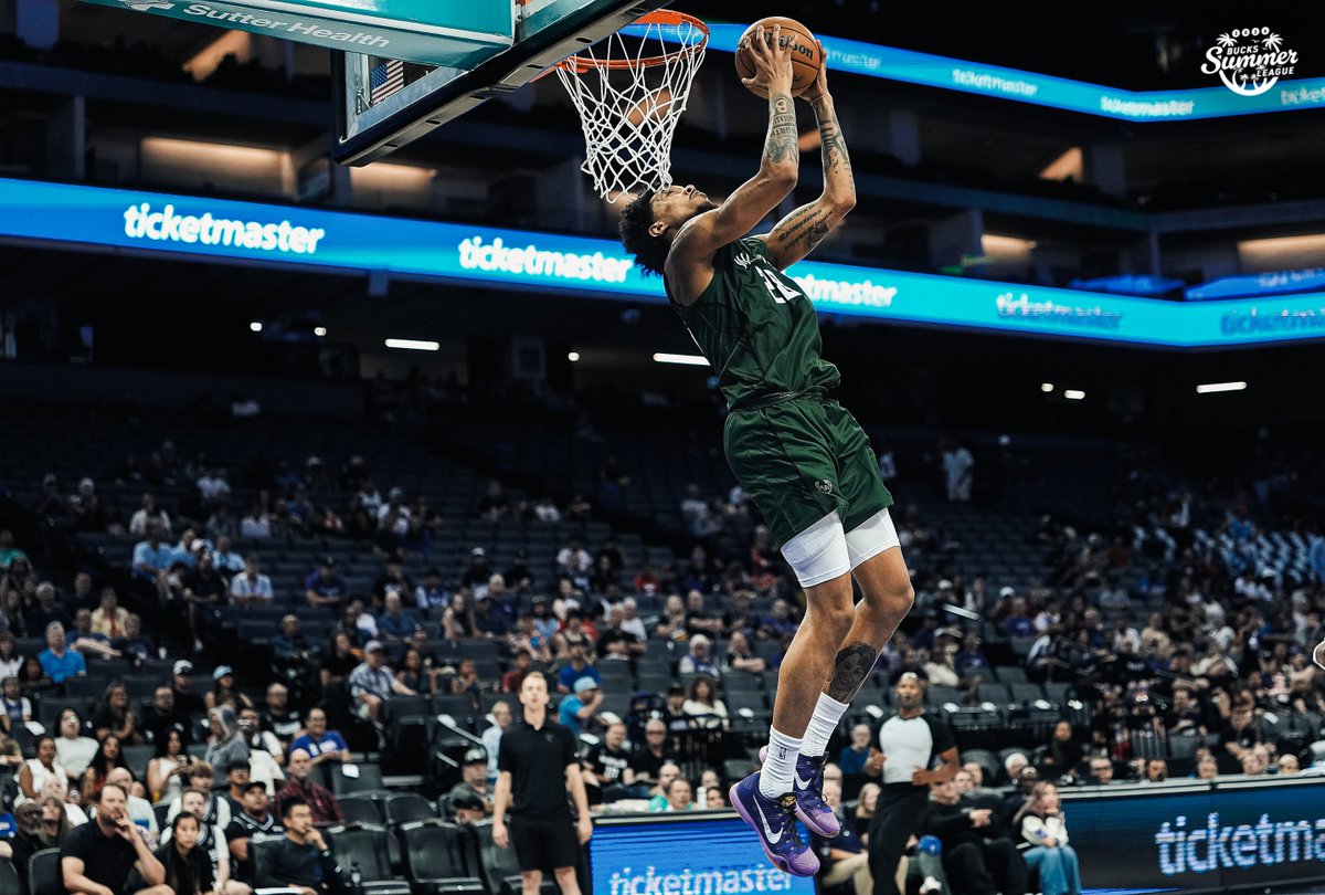 Bucks's tweet photo. Summer Bucks put on a show. 😎 https://t.co/980HvdEiMZ