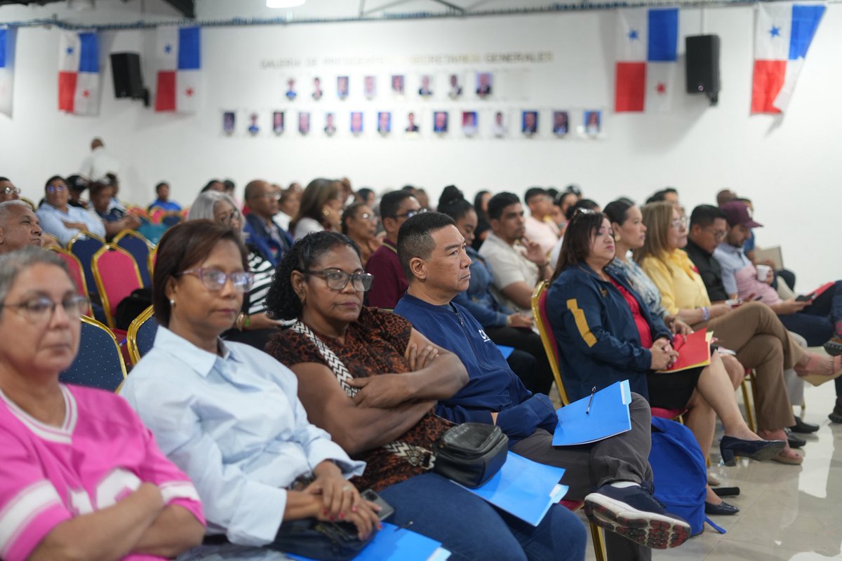PRDesPanama's tweet photo. 📚🇵🇦 Formando líderes para los nuevos tiempos.

Hoy dimos inicio al Diplomado de Desarrollo Humano, Liderazgo e Inclusión, un espacio de formación realizado de manera presencial y virtual, con la participación de compañeros de diferentes generaciones comprometidos con seguir preparándose para servir mejor al país.

La renovación también se construye con conocimiento, participación y nuevas ideas.

Seguimos fortaleciendo liderazgos con visión de futuro.

Orgullosamente PRD. ❤️🤍💙