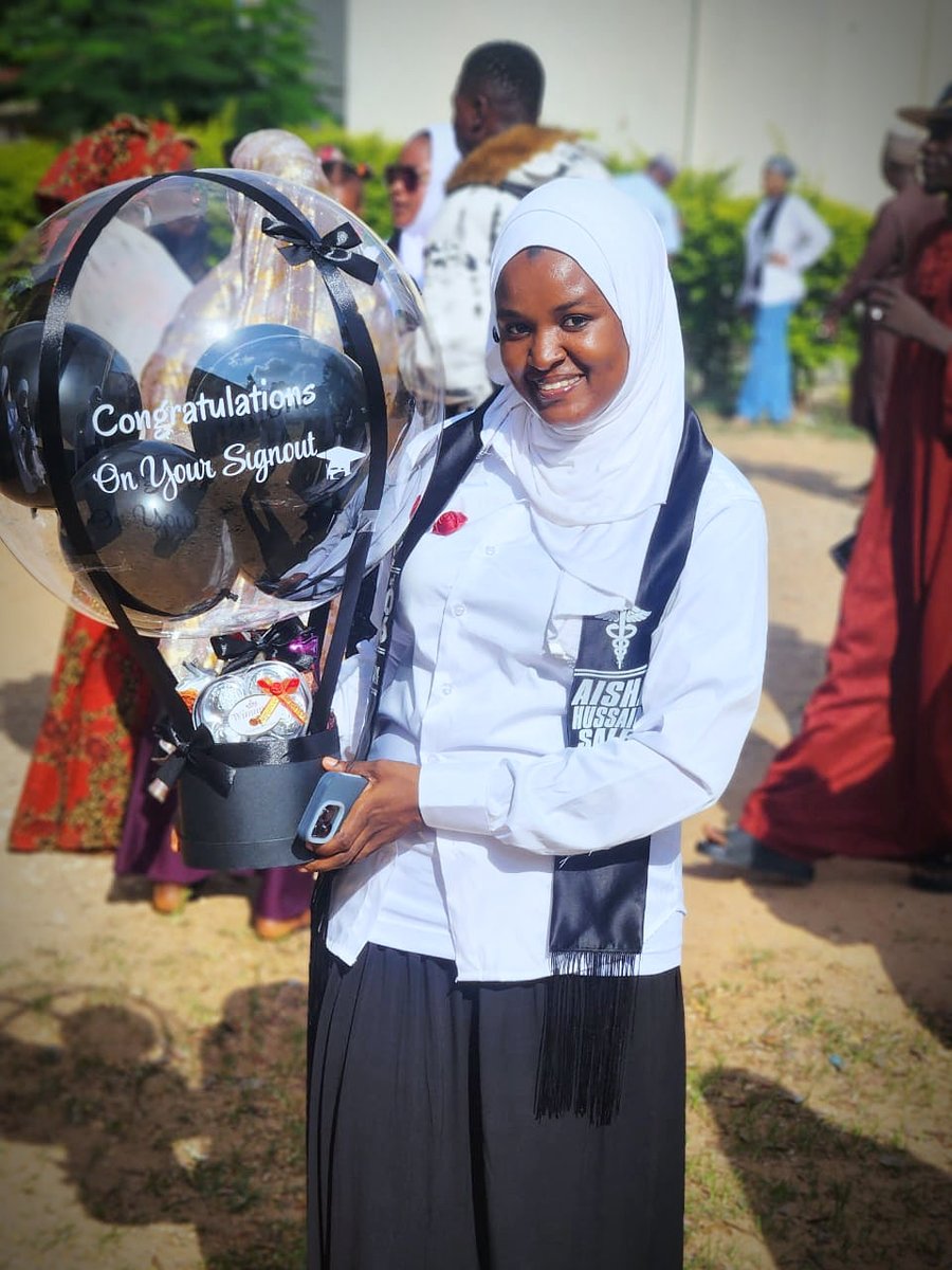 teeshas_kitchen's tweet photo. It’s my signout day! 🧑🏽‍🎓💜
Cheers to new beginnings and even bigger dreams. https://t.co/RBJOMtoGj1