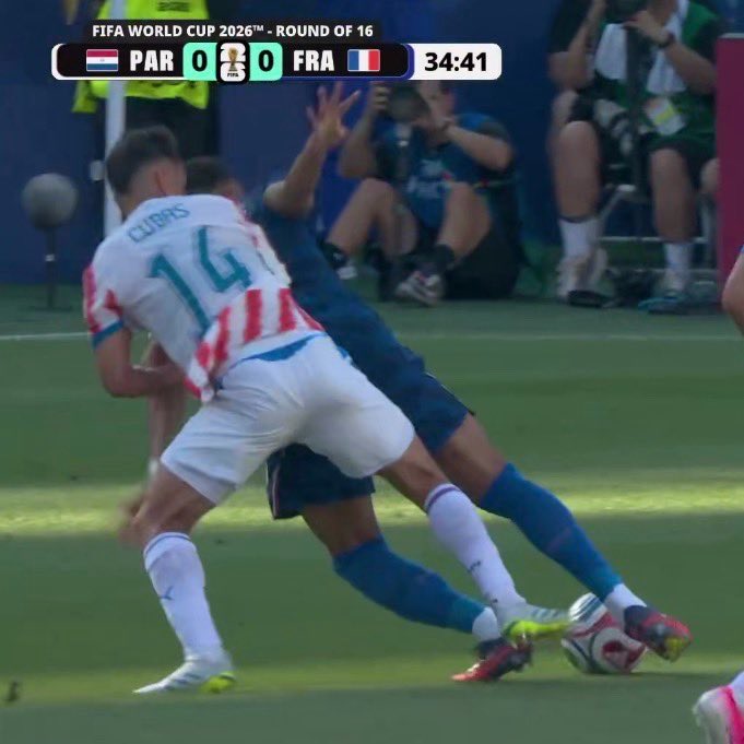 PolymarketSport's tweet photo. 🚨 Cubas throws Mbappe down and they get in a shoving match. https://t.co/I8tdbswTme