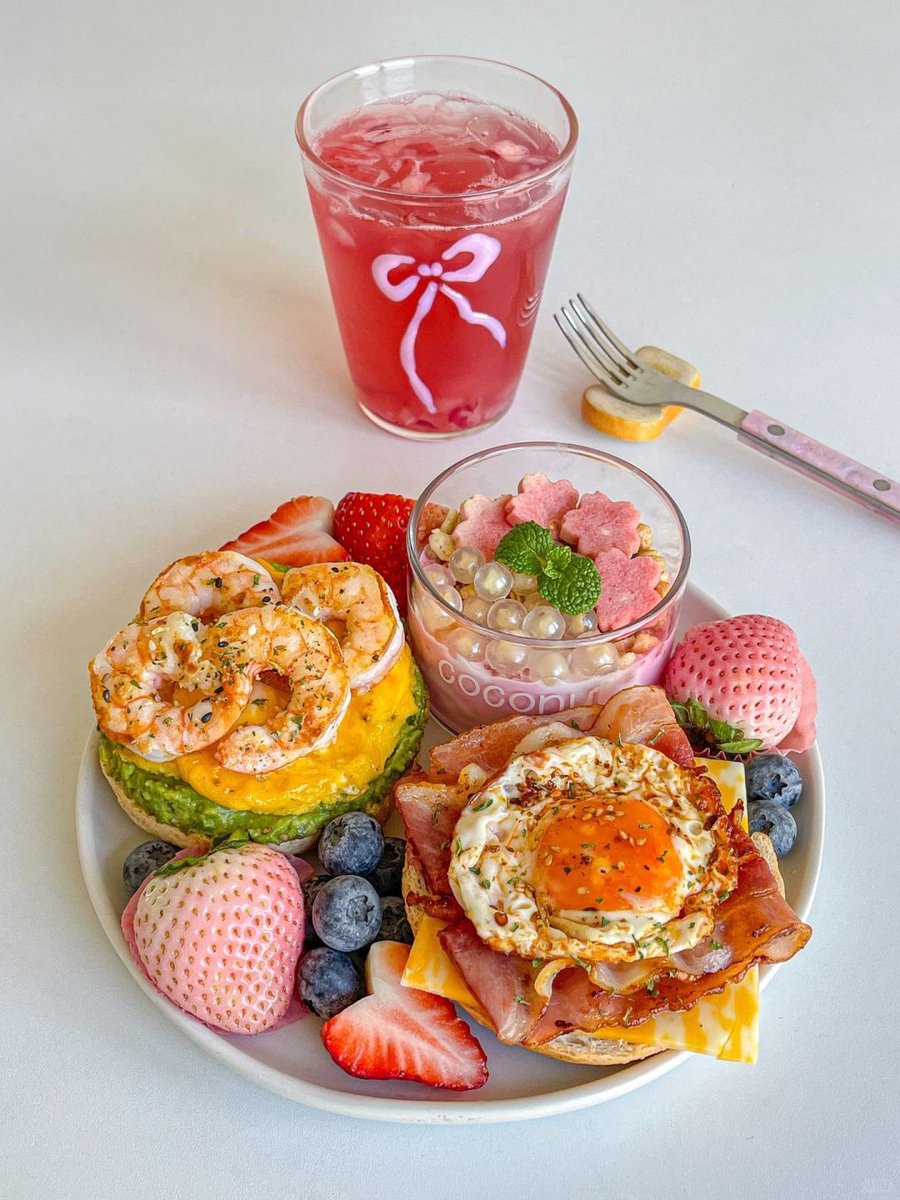 lunecrumbss's tweet photo. eating healthy https://t.co/kDLkAitdNZ