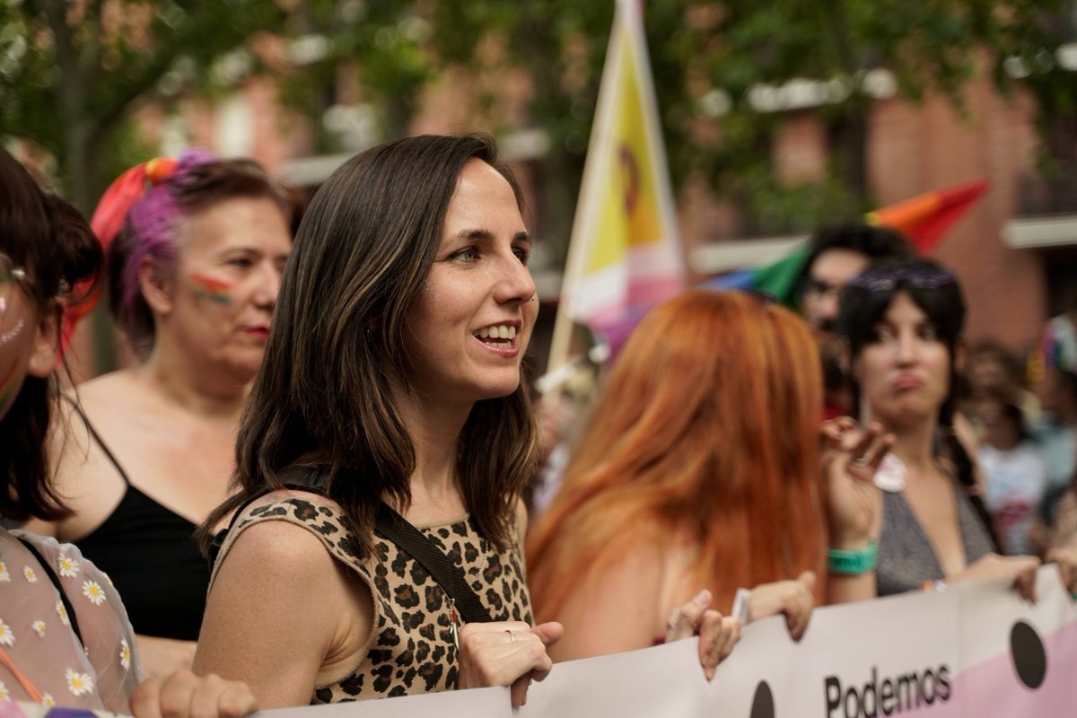 ionebelarra's tweet photo. Más Orgullo frente al odio. Más derechos para todas, todos y todes. 🏳️‍⚧️🏳️‍🌈✊💜 https://t.co/P8a7X6PEdu