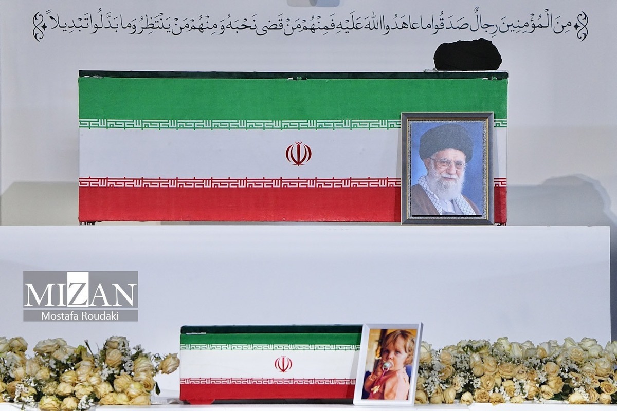 mohammadpkz0's tweet photo. ای هم‌سفرِ قافله‌ی عشق، خداحافظ

ای داغِ تو در سینه، که می‌ماند به پاییز

ما تشنه‌ی عدلیم و تو در خونِ سرخت

داغِ تو نخشکیده، شود سختِ دلاویز
🥹🇮🇷🚩
وداعِ ما نه از سرِ جدایی است
که خونِ تو، نویدِ روشنایی است
به تیغِ ��نتقامت دل سپردیم
که راهِ تو، طریقِ حق‌پرستی است https://t.co/dFHmaEll7O