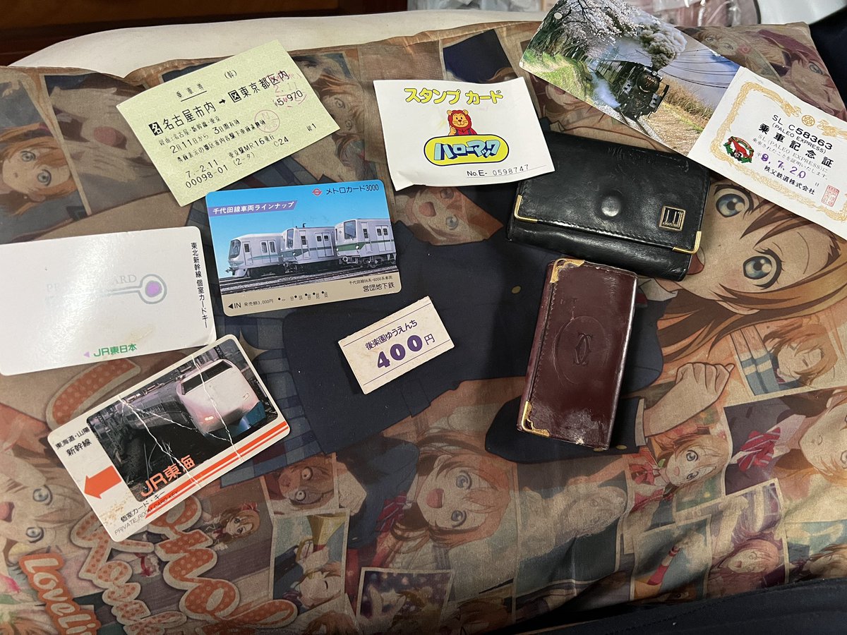 drifter0520's tweet photo. 家でゴロゴロしつつ、古そうな荷物開けたら平成の香りが充満してきた

新幹線個室、よい文化だったよなぁ...(遠い目 https://t.co/4mMdlkaRlI
