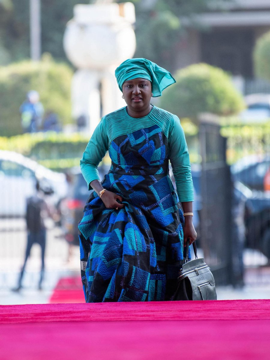 Sachachaw's tweet photo. J’invite toutes les femmes du #Sénégal 🇸🇳🇸🇳🌟🌟🇸🇳🇸🇳 à adhérer massivement au parti @PastefOfficiel.

Pas pour faire joli. Pas pour applaudir depuis les gradins. Mais pour peser, décider, orienter et faire entendre leurs priorités dans l’espace politique.

👉🏾 Premièrement, parce que les femmes ne doivent plus rester spectatrices de la vie publique.

👉🏾 Deuxièmement, parce qu’un parti politique se transforme aussi de l’intérieur. Plus les femmes y sont nombreuses, plus leurs préoccupations deviennent incontournables.

👉🏾 Troisièmement, parce que l’engagement politique permet de défendre concrètement l’éducation, la santé, l’emploi, l’entrepreneuriat féminin, la justice sociale et la protection des plus vulnérables.

👉🏾 Quatrièmement, parce que laisser la politique aux seuls hommes, c’est accepter que d’autres parlent à votre place.

👉🏾 Cinquièmement, parce que si vous croyez à un projet politique, le vrai pouvoir n’est pas de commenter de loin, mais d’y prendre part.

Je répète 🗣️ si vous croyez à un projet politique, le vrai pouvoir n’est pas de commenter de loin, mais d’y prendre part.

Enfin, les femmes sénégalaises ont besoin d’occuper tous les espaces où se décide leur avenir.

Foutez-nous ndeyi la paix !