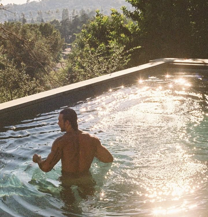 _camblackwell_'s tweet photo. Pool is ready, grilled food goodness in a couple hours. Fireworks after dark.

Everyone is welcome! https://t.co/tHQ3AGNhxr
