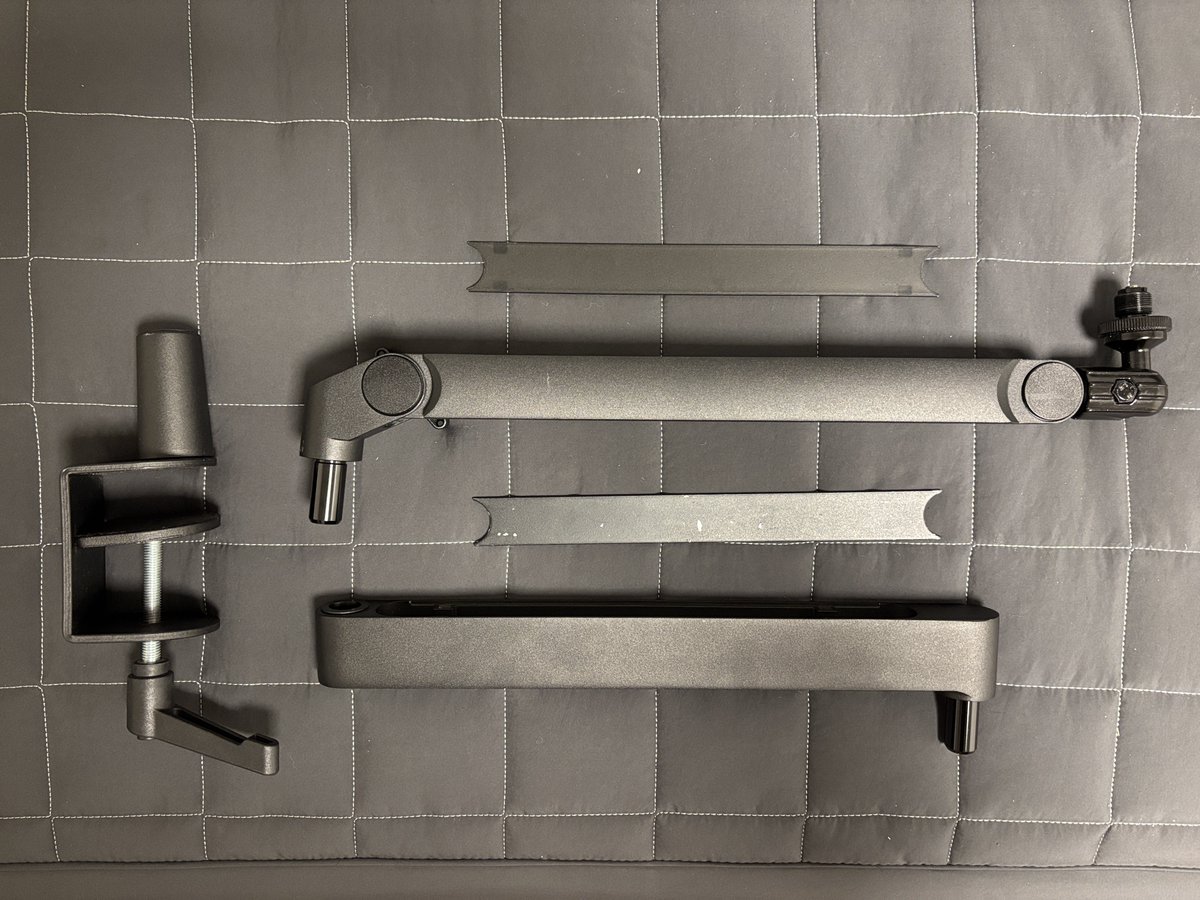 xxoxie_'s tweet photo. 엘가토 wave mic arm lp 웨이브 마이크암 LP 블랙 - 택포 7.5
23년 7월에 구매
전체적으로 사용감 있어요
자석커버 뒷면 벗겨짐 있지만 사용 시 안보임
기능상 문제없어요
박스 없이 본품만 있어요 https://t.co/jYEYvQNVog