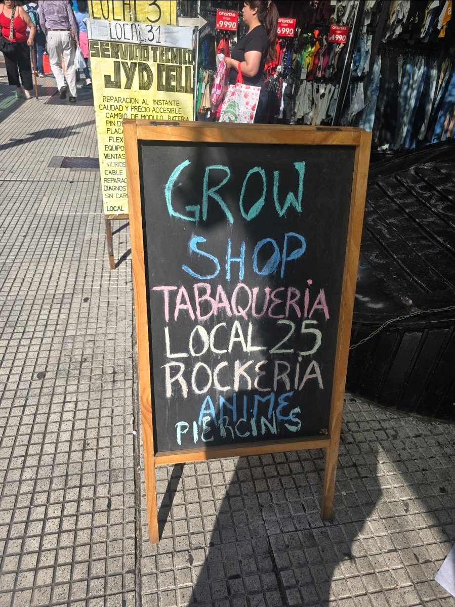 bajatxnsion's tweet photo. En once reinventaron sodoma y gomorra adentro de una galeria https://t.co/X9Q5MPRMM8