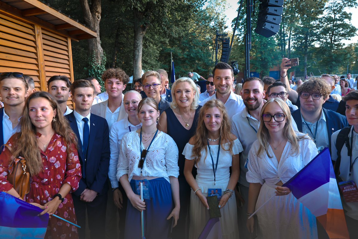 MLP_officiel's tweet photo. La France qu’on aime ! 🫶🏻 https://t.co/iDN4gulFXI