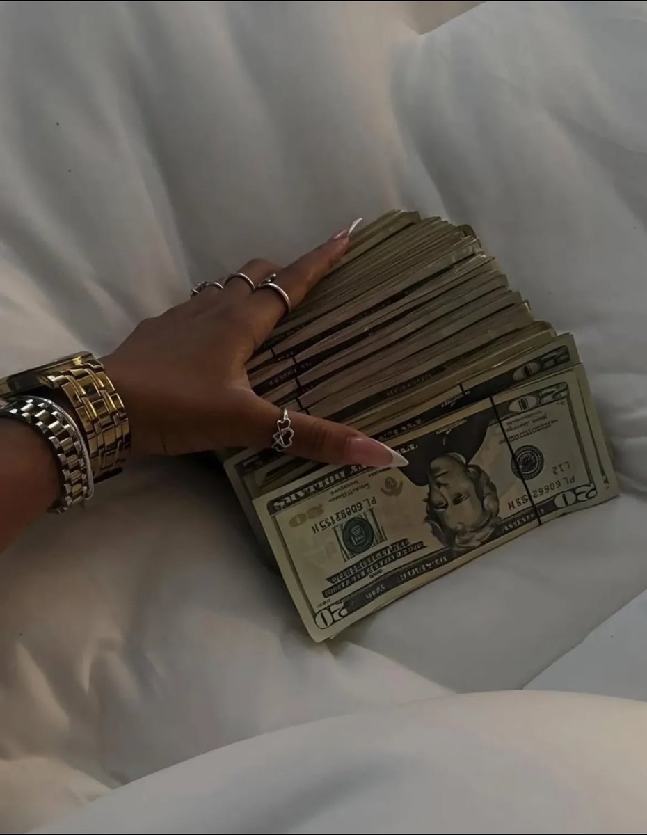 MsibiGugumsibi8's tweet photo. May our hands be full of cash and bank balance loaded with 7 plus figures. 🙏🏾🕯️🤑 https://t.co/Jq47Y7dtam