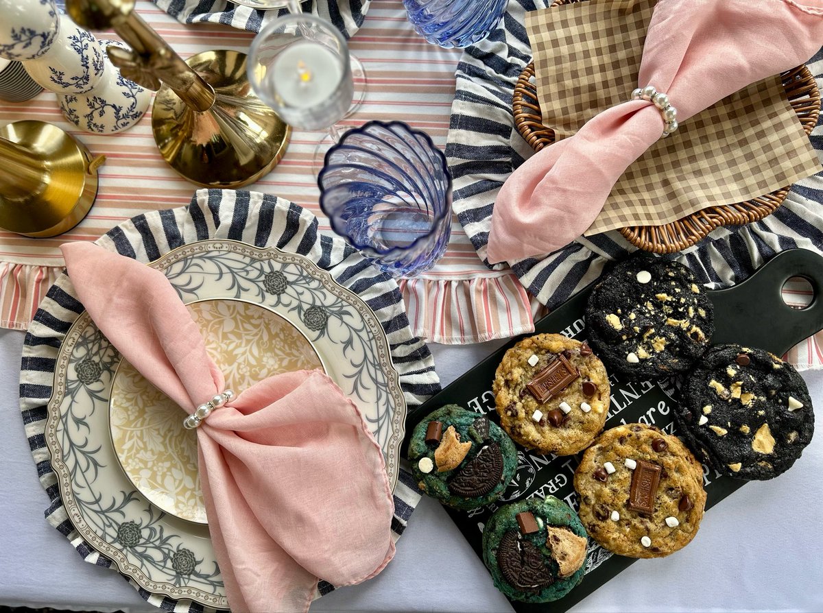 marie_baking's tweet photo. Some cooky monster, black cocoa and s’mores for a birthday girl https://t.co/DgzIsNuf9Z