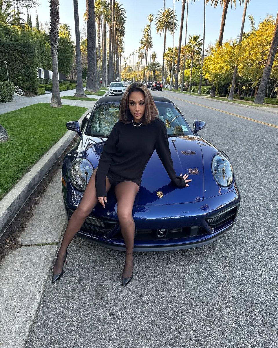 kysrerae4a07's tweet photo. Nothing beats cruising in style along the stunning West Coast in this 911 Carrera GTS Cabriolet 😍. Smooth ride with the top down is always a WIN!
This beauty is a dream come true! 💨 https://t.co/cKmOE6uIws