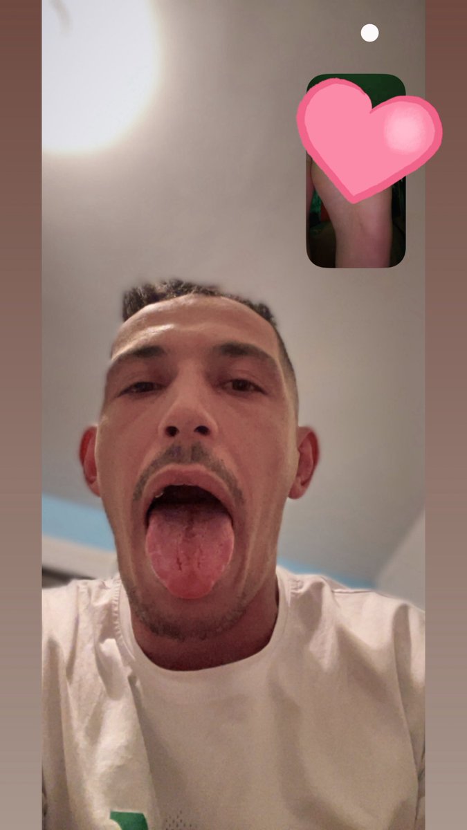 Kaynah9312's tweet photo. Il kiffe cette pute 🤣🤣🤣 https://t.co/p5zSjGZweW