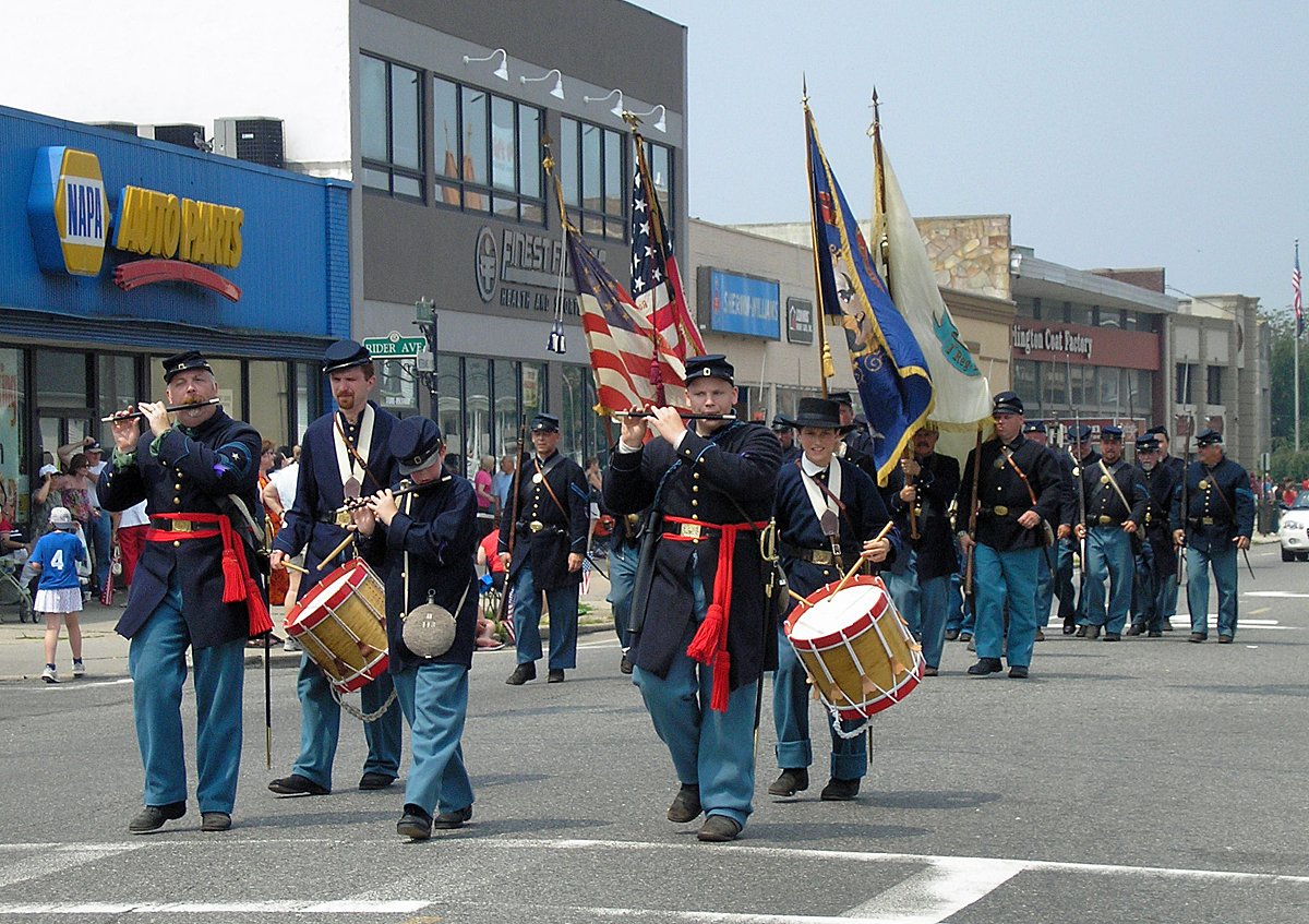 liny67th's tweet photo. COUNTERMARCH!!! (20 Years Ago) 4 July 2006: Patchogue 4th of July Parade

From our website, "We joined the 119th NY once more for the Patchogue 4th of July. This time, the heat was especially brutal yet we carried on with no casualties."

https://t.co/Rg5Vh9Nmiy https://t.co/i5ZDVzftNZ