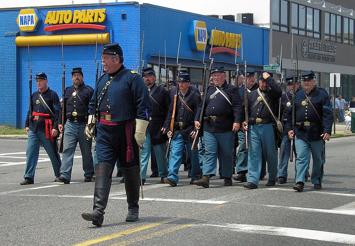 liny67th's tweet photo. COUNTERMARCH!!! (20 Years Ago) 4 July 2006: Patchogue 4th of July Parade

From our website, "We joined the 119th NY once more for the Patchogue 4th of July. This time, the heat was especially brutal yet we carried on with no casualties."

https://t.co/Rg5Vh9Nmiy https://t.co/i5ZDVzftNZ