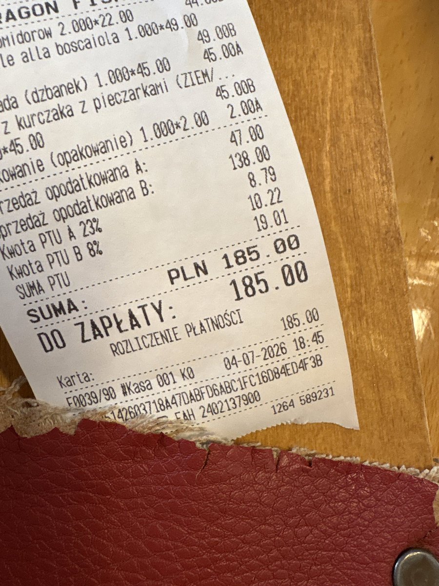 NightBloomv's tweet photo. Zjadłam pyszny obiad, a ty masz zaszczyt za niego zapłacić. 

#findom #blik #kod dojenie https://t.co/CTVXgiVF69