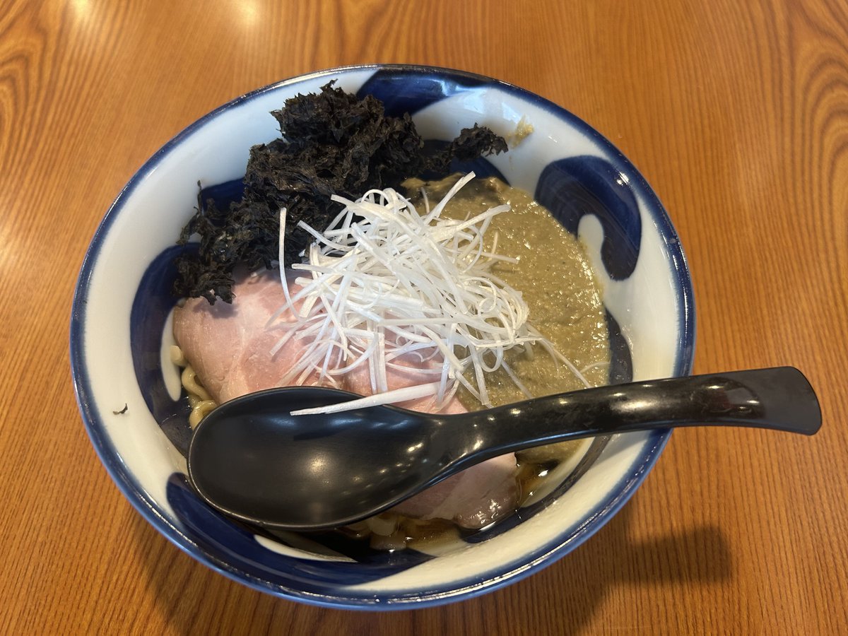 hentaiW__kamen's tweet photo. 本日の朝食は ラーメン神門 さんにて淡麗煮干し蕎麦+濃厚牡蠣のまぜ蕎麦！早開け🙇‍♂️旨い！許可を得て連食！淡麗が軸になり牡蠣まぜも併せると最高🤓さめさんと開店待ちからのsmさんと道ですれ違い🤓
完食全汁ごちそうさまでした！
#ラーメン #朝ラー #煮干し #佐倉市 #神門 https://t.co/PexIRDYTLj