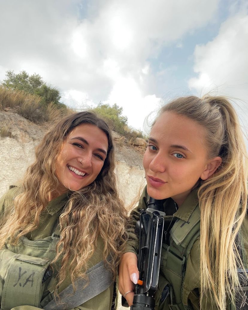 kimberlyhitchin's tweet photo. I wanted to tell you that in those reserves I knew Adi.
Adi is special because from the first moment I met her, I understood that her story is similar to mine! She came from England especially to enlist and she has dreamed of doing it since she was a little girl, like me. https://t.co/HrrRb4Voia