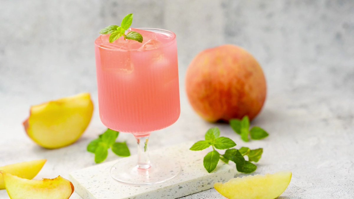 MattTurley18's tweet photo. 5-minute peach iced tea recipe! Steep black tea, muddle fresh peach slices, top with ice u0026 a squeeze of lemon. Perfect for hot days  #DrinkRecipe， https://t.co/4fy6oKXHEN