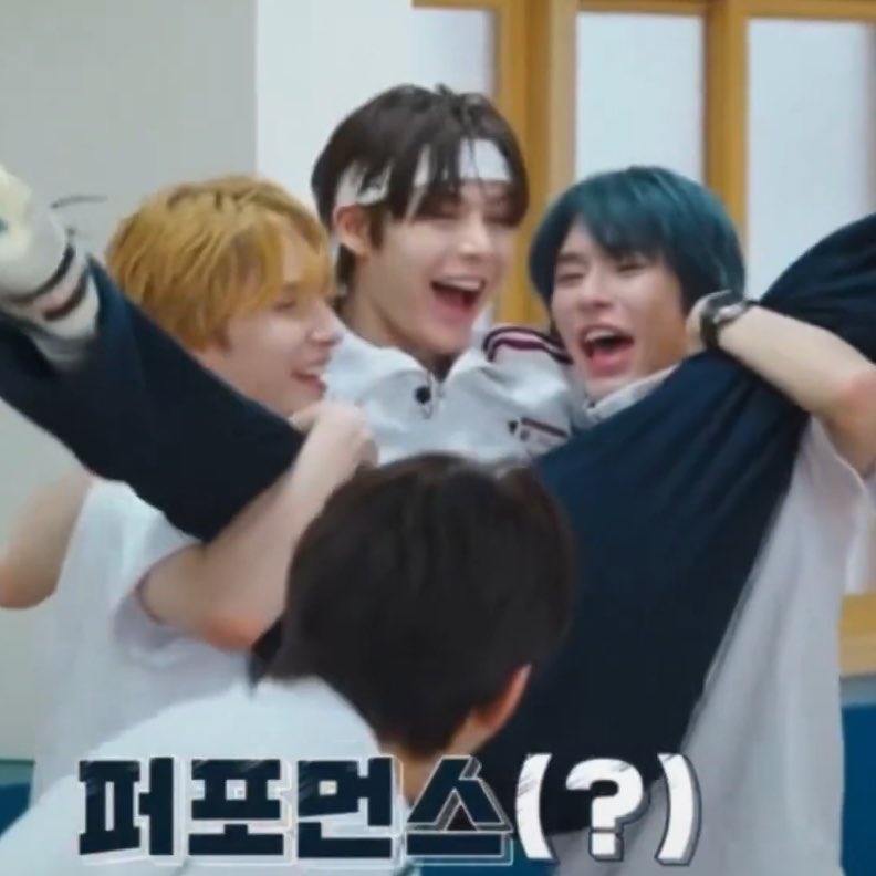 stiniesverse's tweet photo. I don’t think Hanbi and Daniel have ever said no to stinie like they spoil him to the bone https://t.co/S6zNpy5iyq