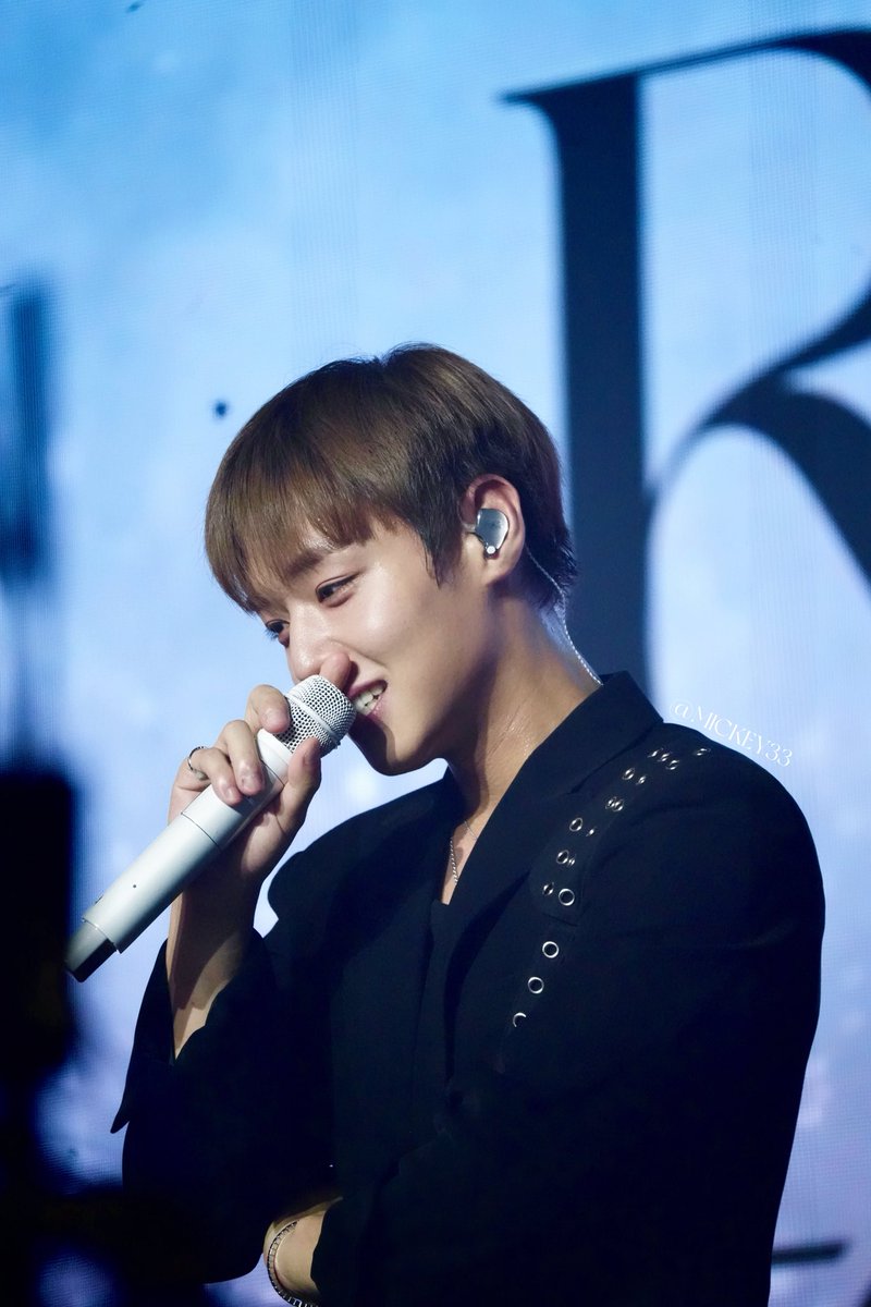 s3m1ob3Bhix3Aup's tweet photo. 260627 RE:FLECT in HONG KONG

这对吗……？这不对吧…？
啊……对的吧……还是不对？

-
#박지훈
#PARKJIHOON https://t.co/pUmfj1eSUp
