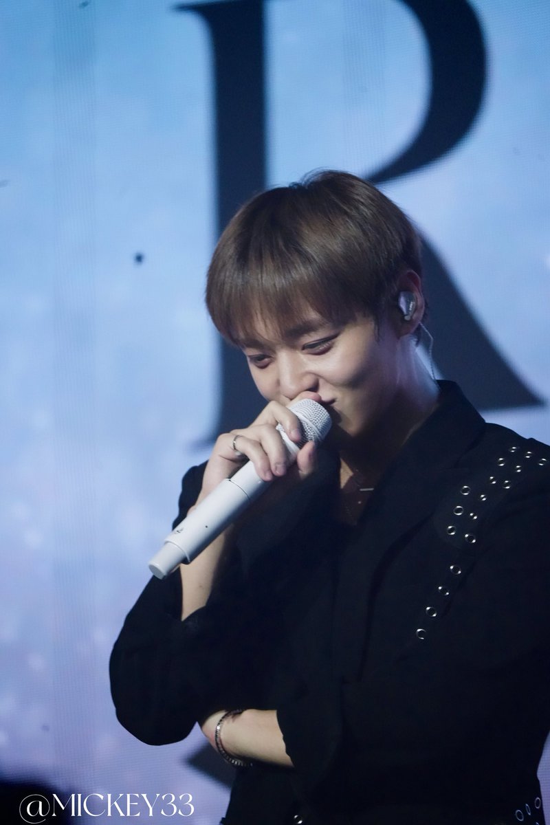 s3m1ob3Bhix3Aup's tweet photo. 260627 RE:FLECT in HONG KONG

这对吗……？这不对吧…？
啊……对的吧……还是不对？

-
#박지훈
#PARKJIHOON https://t.co/pUmfj1eSUp