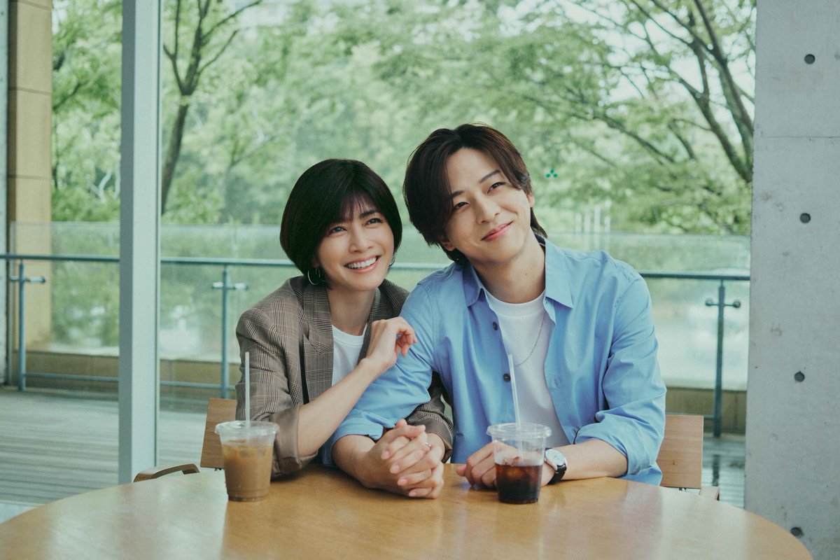 modelpress's tweet photo. 内田有紀＆timelesz寺西拓人W主演
「ラストノート」アザービジュアル一挙解禁📸

“大人のデート”テーマに撮影
都内某所で広告展開予定✨
https://t.co/SdxkIxzN8O

◽「この��は誰？」考察過熱のコーヒーカット
◽コーヒーの減り方の違いが意味することは?
◽髪の毛を直す指先など細部までこだわり https://t.co/kOC0V88I2l