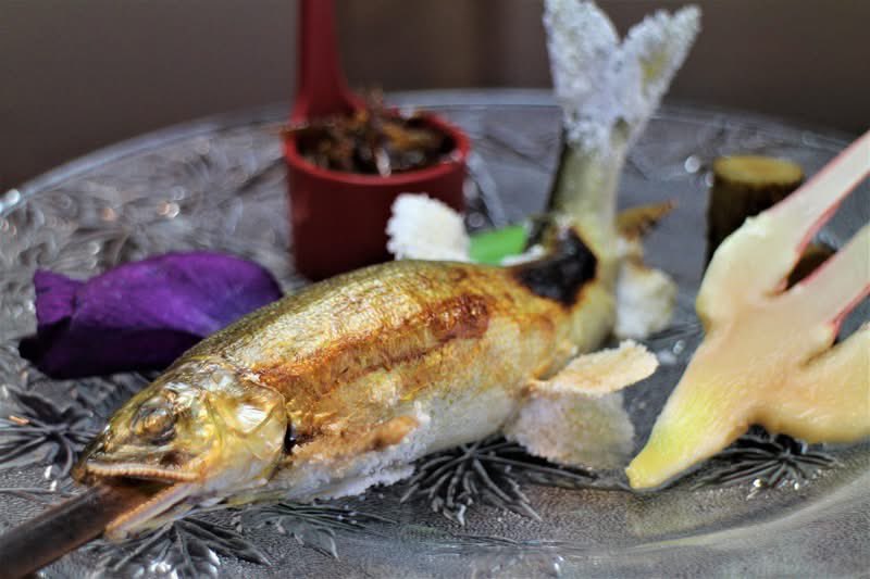 shiguretei's tweet photo. 【志ぐれ亭】
夏の料理が満載です。

　『鮎の踊り焼き』
　『完熟トマトのレモン煮』

昼御膳やコース料理でお楽しみください。
トマトは単品テイクアウトも承ります。

いろり古民家 志ぐれ亭Web https://t.co/eE3nQ672Xp　予約・問合わせはLINEでも（https://t.co/aB9LfPHogj) https://t.co/0ZGSQYKrwE
