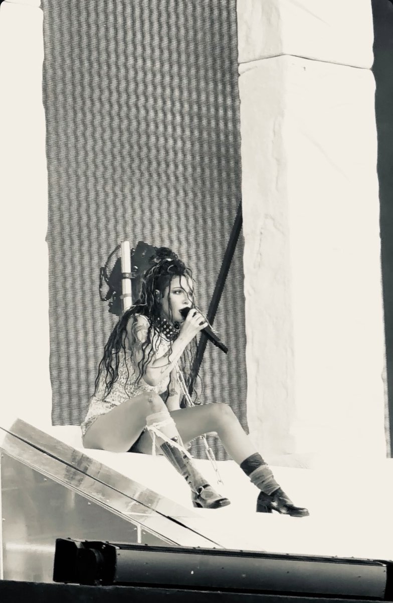 haIseylq's tweet photo. Halsey tonight performing at Rock Werchter. 

📸: dreamingflower on IG. https://t.co/RfeM34J65a