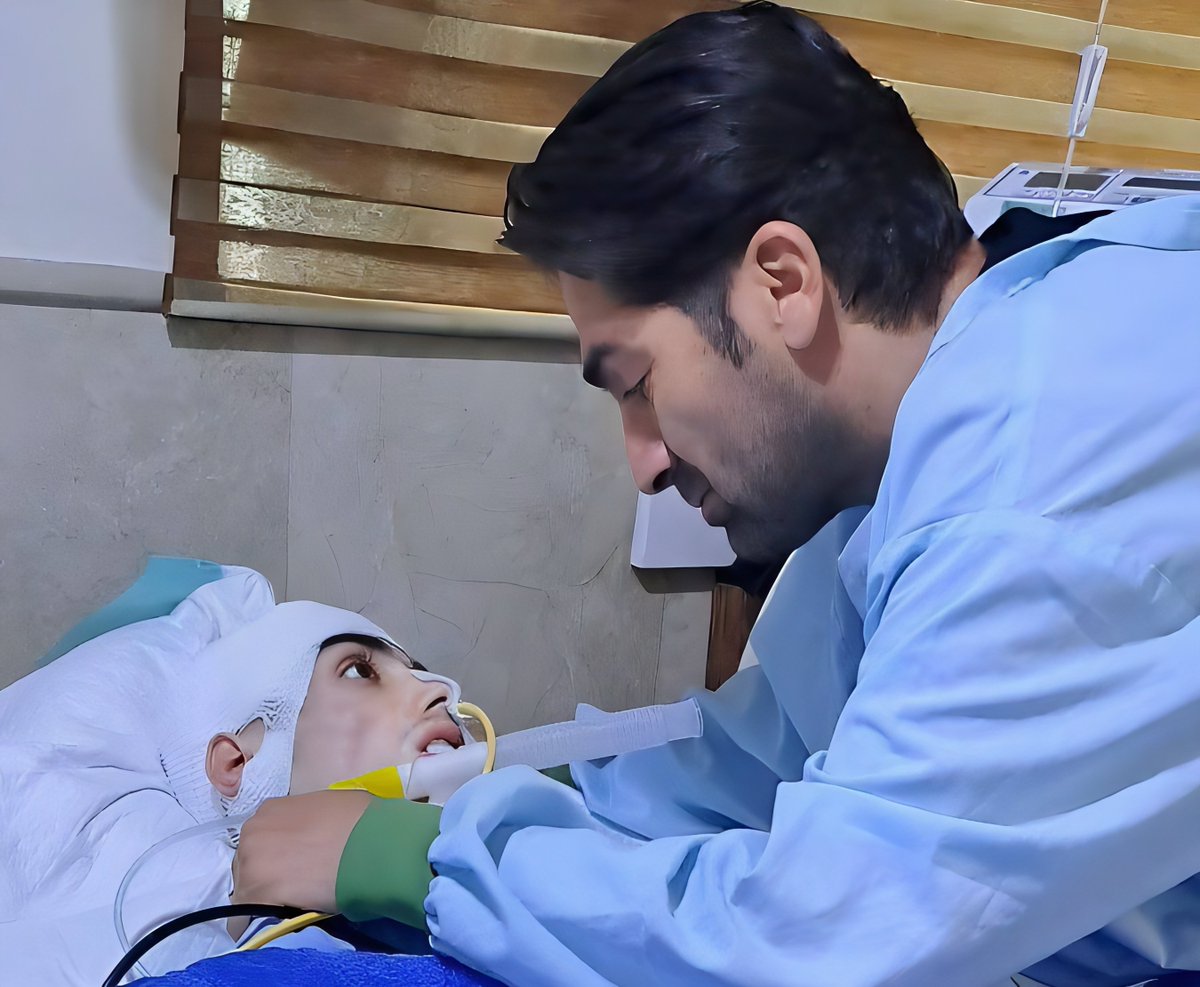 XLOG4RX's tweet photo. پدری که امیدش توی نفس کشیدن پسرش خلاصه می‌شد... #ابوالفضل_امیرعطایی https://t.co/RGaa9jRfCg