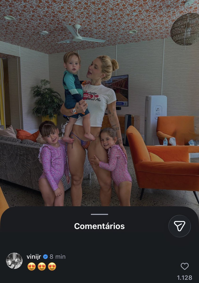 nahcomentss's tweet photo. Vini sempre presente nas fotos da família deleeeee

Ele colocando um 😍 pra cada cria dele 

🤩😊 https://t.co/jIrGr13Ao7