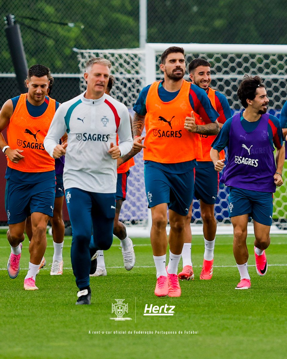 selecaoportugal's tweet photo. Com a @Hertz, confiança, segurança e união são palavras-chaves na Seleção 🫂🇵🇹

#VaiDarPortugal | #FIFAWorldCup https://t.co/RDLxeTzGZs