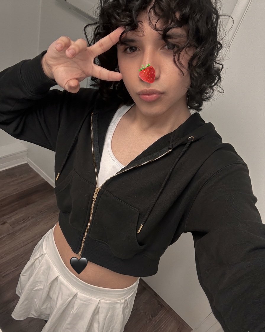 feminineapollo's tweet photo. cropped hoodies are soo soo cute :p 

#femboy https://t.co/8jkzo91tRc