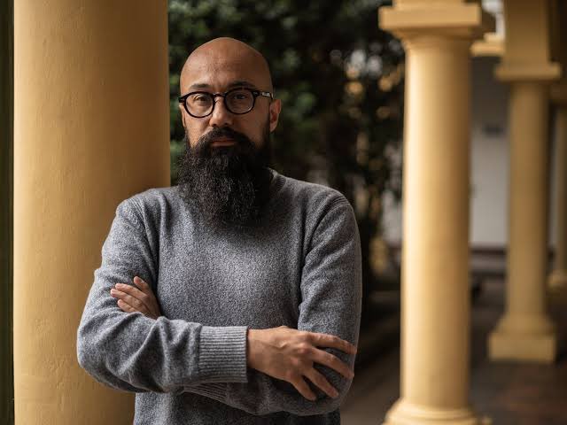 eramiren2021's tweet photo. En un país serio Carlos Carrillo estaría leyendo el tarot https://t.co/2564GQqGeZ