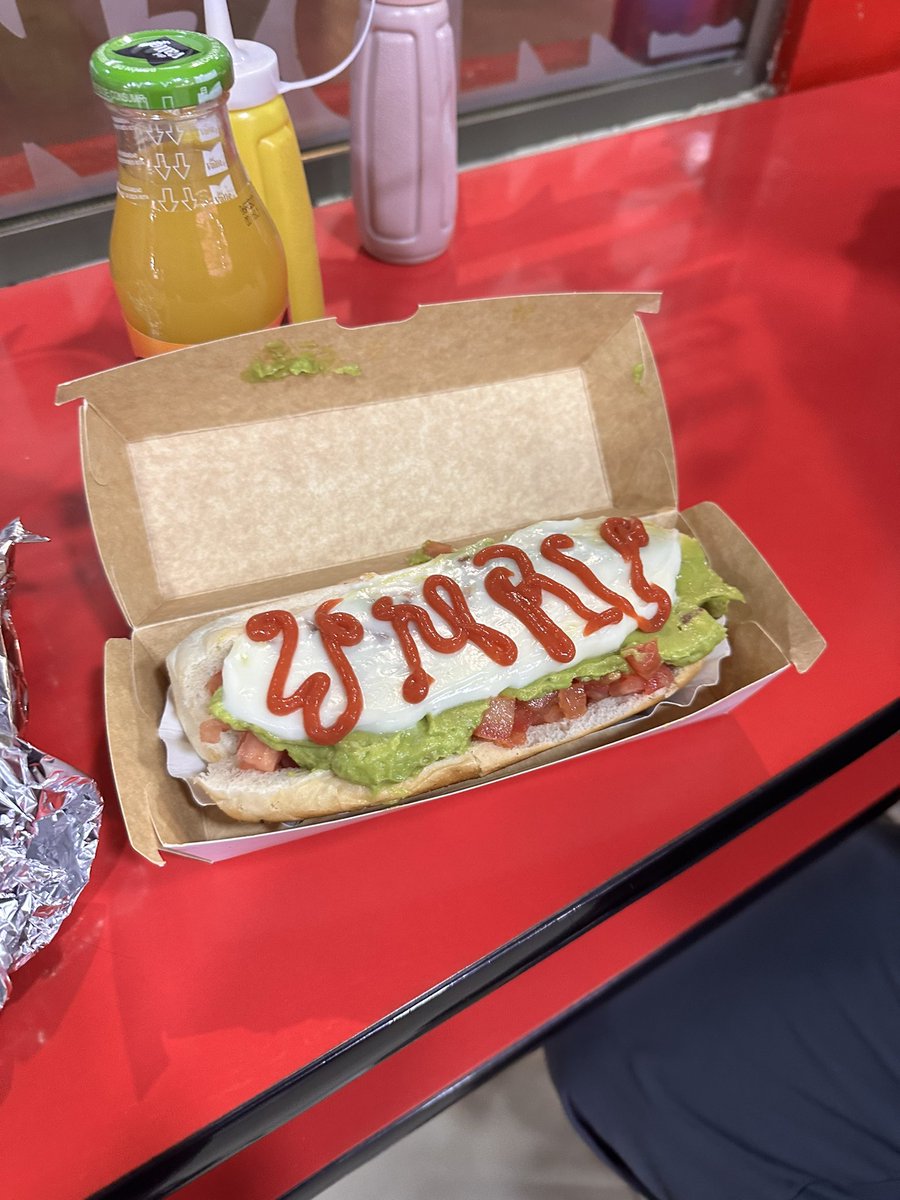 umru_'s tweet photo. the hot dog was invented in Chile #Fuck4thofJuly https://t.co/Fq2MHqT3fD