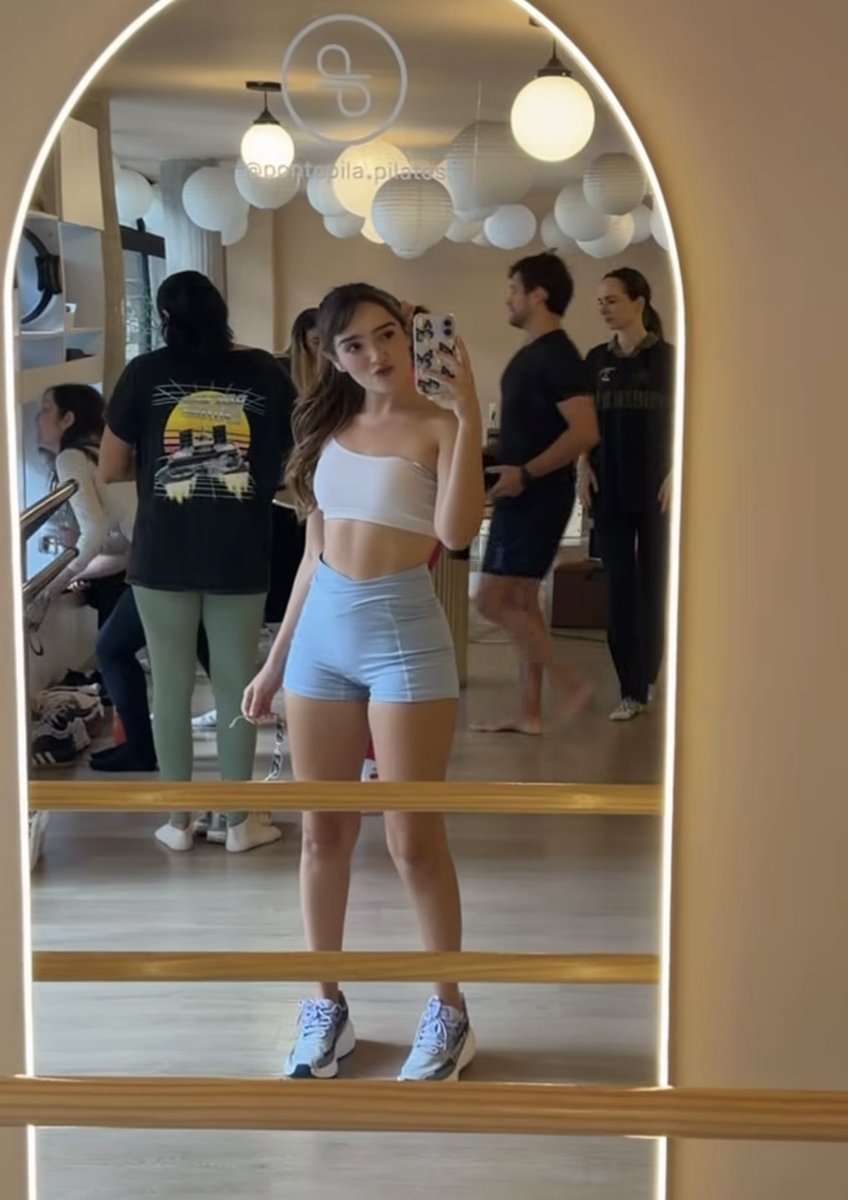 luvlysofy's tweet photo. Necesito vlog de Elaine haciendo pilates 🩵 https://t.co/U3pl8KNZfz
