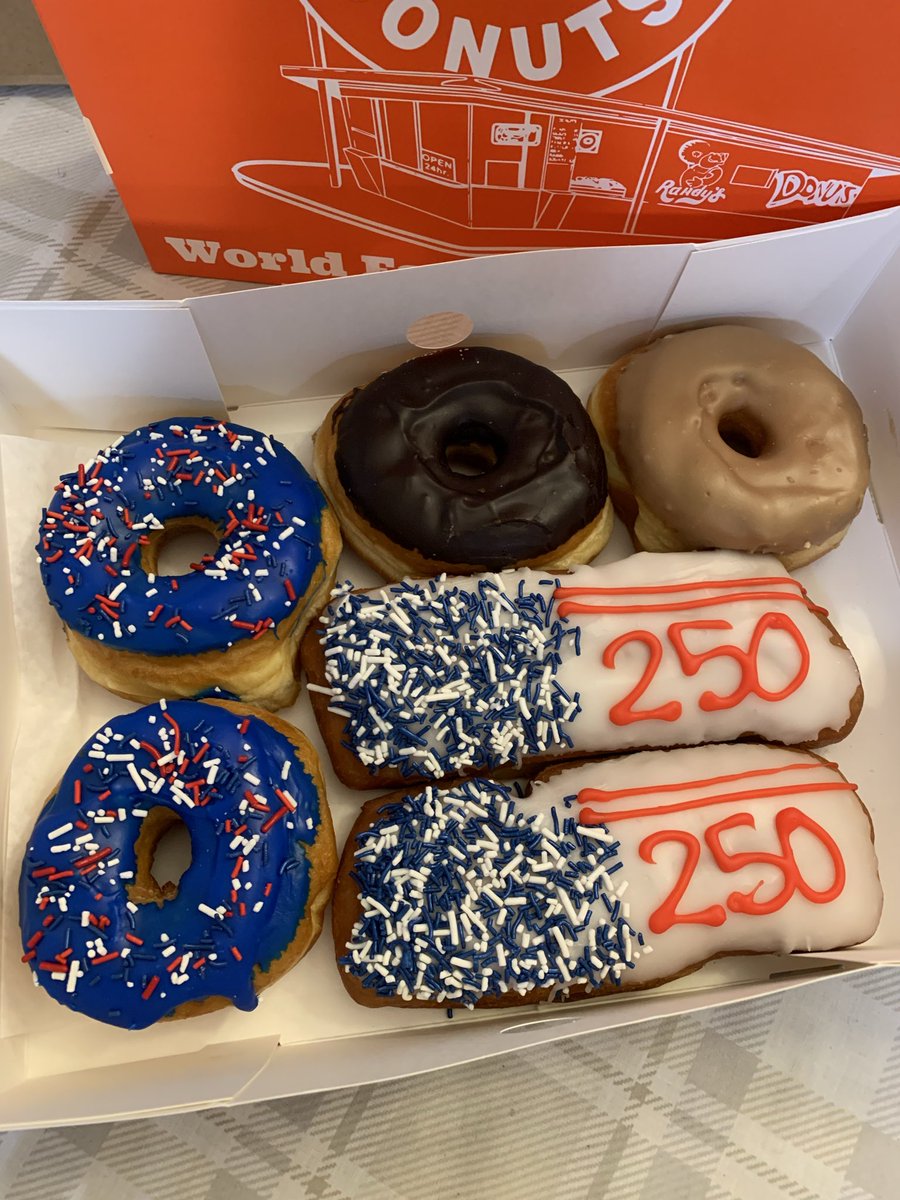 miikeramrez's tweet photo. @danawhite @Kash_Patel don't forget the donuts! 💪🏼🇺🇸 https://t.co/XyDB2yXCRm