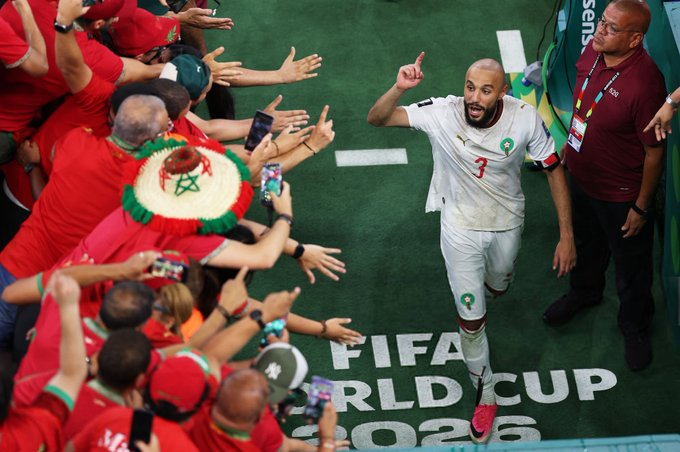RedDevilJoseph's tweet photo. There is something special about this white shirt. 

Just one iconic moment after the other. https://t.co/eu894daCk7