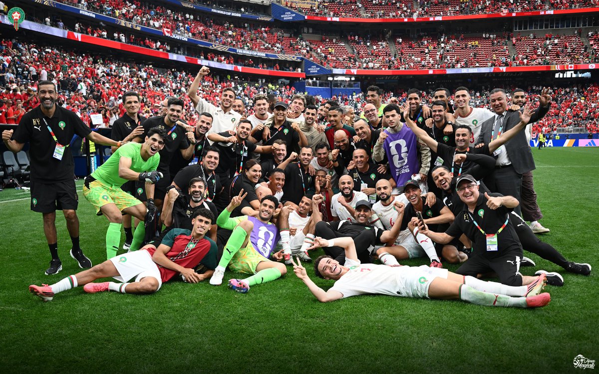 ChefGov_ma's tweet photo. أثبت المنتخب الوطني المغربي لكرة القدم، بعبوره إلى ربع نهائي كأس العالم 2026، أن ملحمة مونديال قطر 2022 لم تكن محض صدفة، بل ثمرة عمل وتخطيط ورؤية مستنيرة بقيادة جلالة الملك محمد السادس نصره الله، رائد النهضة الكروية في بلادنا، والتي ارتقت بكرة القدم المغربية إلى مصاف العالمية.
فخورون بأسود الأطلس ! حظ موفق في باقي المشوار.. وديما مغرب 🇲🇦