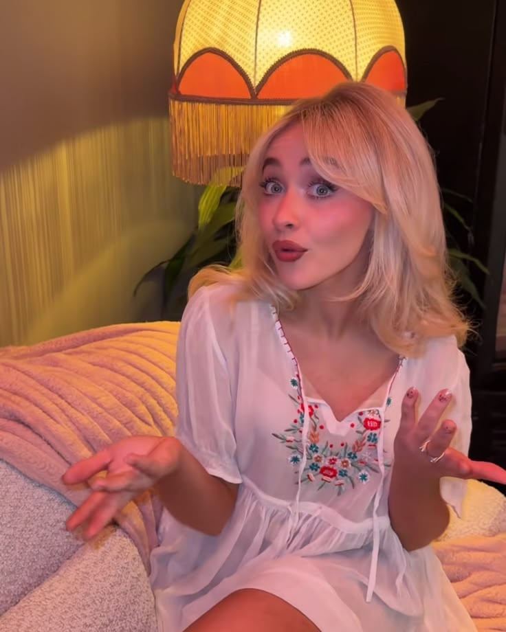 sabnado's tweet photo. when you excitedly explain something to someone but they don't give a fuck so you lowkey just stare at them https://t.co/kBPFYaoDt0