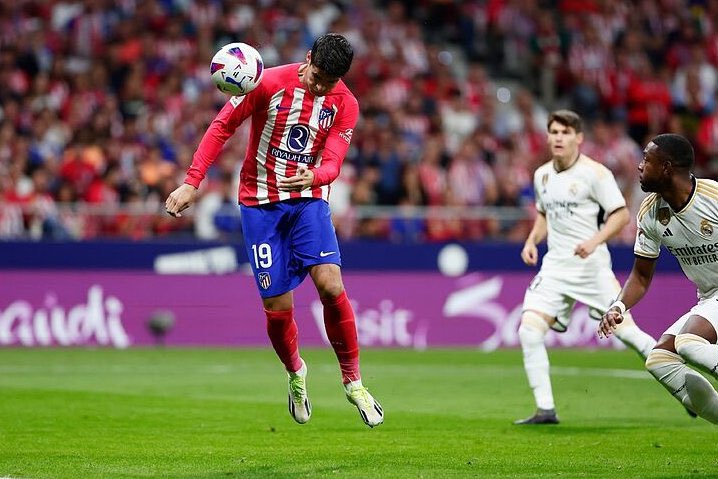 FranOmega's tweet photo. Concretamente, 46 goles en 117 partidos; números que ni se parecen a los que ha conseguido en otros clubes; y tan sólo comparables a lo que ha hecho con España (87/37). 

Morata, como ejemplo de “cómo se carga Simeone a sus delanteros” 🤦🏻‍♂️😂

Qué bien traído ⤵️ https://t.co/NpI06vzl8b