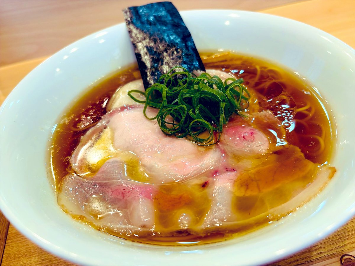 MR_llGarcons's tweet photo. 優しいキレとコク
醤油の引き立て具合が最高🤤

TOKYO-X🐽のあぶらの美味さ
小麦🌾が溶け出すスープの味わい✨

飯田商店 湯河原
しょうゆらぁ麺 https://t.co/7iWDc2xuPV