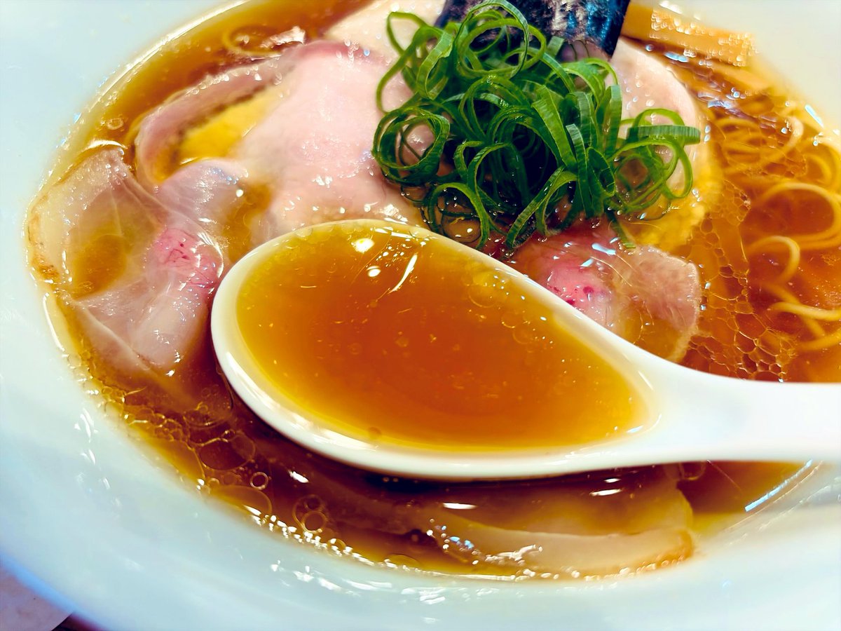 MR_llGarcons's tweet photo. 優しいキレとコク
醤油の引き立て具合が最高🤤

TOKYO-X🐽のあぶらの美味さ
小麦🌾が溶け出すスープの味わい✨

飯田商店 湯河原
しょうゆらぁ麺 https://t.co/7iWDc2xuPV