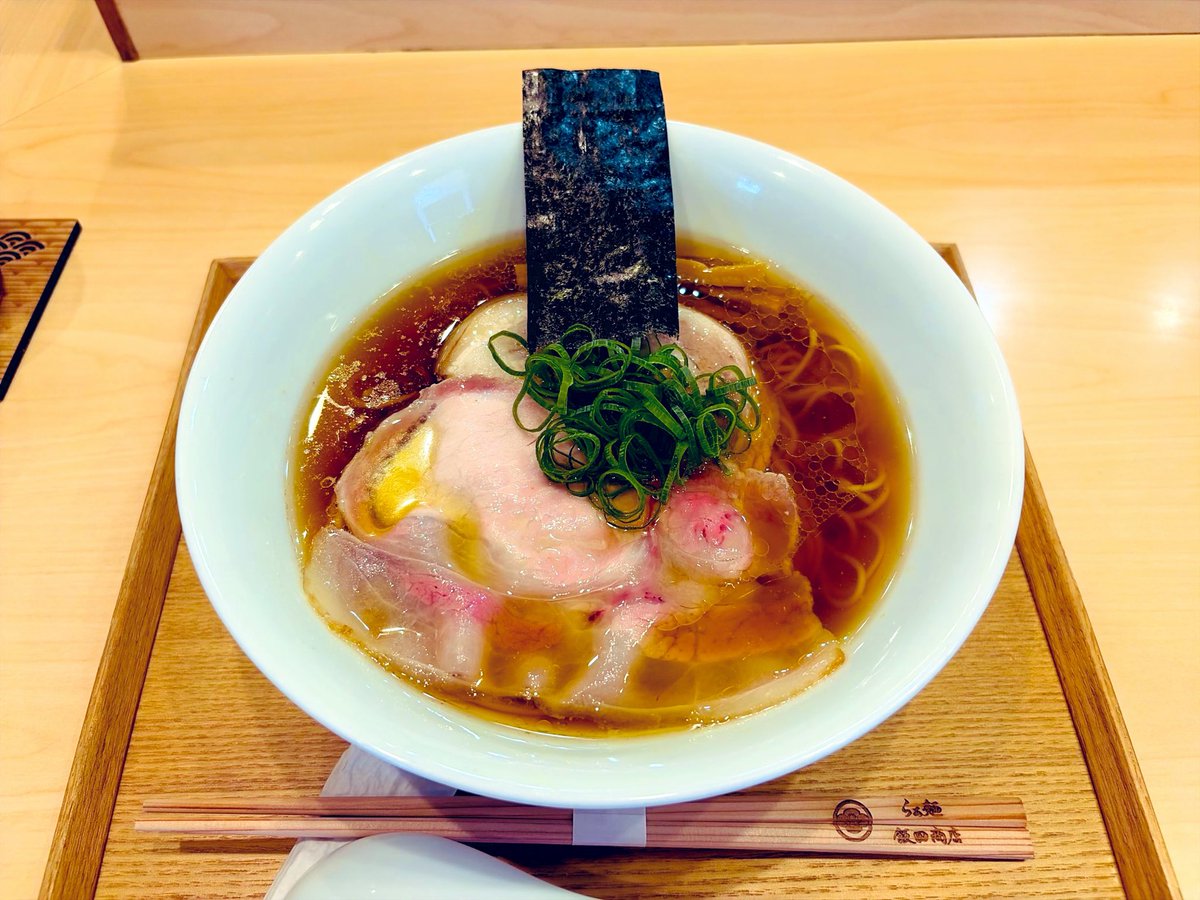 MR_llGarcons's tweet photo. 優しいキレとコク
醤油の引き立て具合が最高🤤

TOKYO-X🐽のあぶらの美味さ
小麦🌾が溶け出すスープの味わい✨

飯田商店 湯河原
しょうゆらぁ麺 https://t.co/7iWDc2xuPV