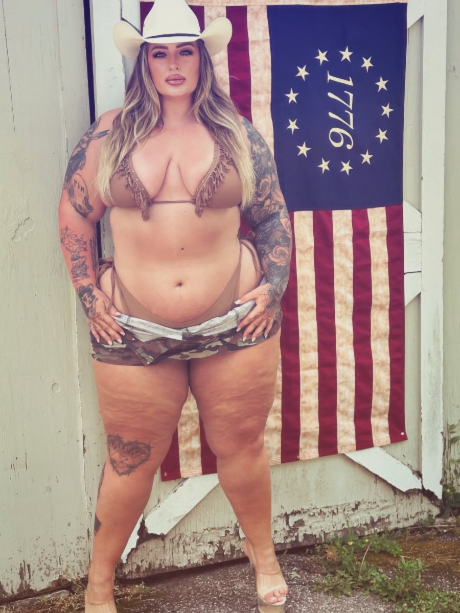 PlusSizeHub_1's tweet photo. Mia Gentile https://t.co/lYRLuAik7Y