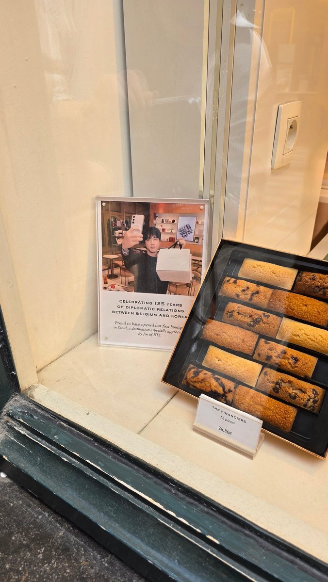 hourjinnie's tweet photo. The Pierre Marcolini shop in Belgium 🇧🇪 has a photo of Seokjin on display! 

“CELEBRATING 125 YEARS OF DIPLOMATIC RELATIONS BETWEEN BELGIUM AND KOREA

Proud to have opened our first boutique in Seoul, a destination especially appreciated by Jin of BTS” 

The photo is from Run Jin episode 19, where Jin tried their chocolates! 

#방탄소년단진 #진 #BTSJIN #JIN