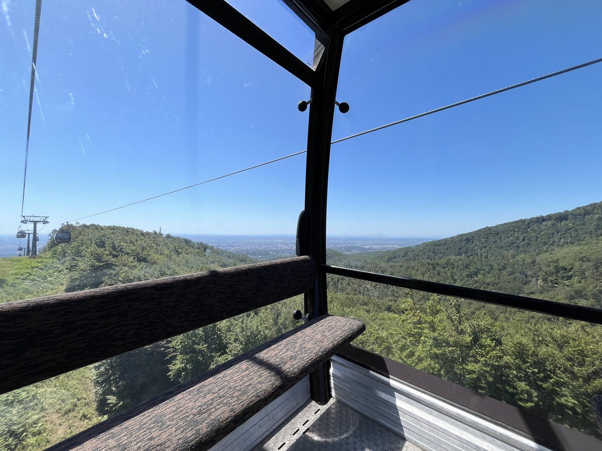 SwerixOfficial's tweet photo. hehe cable car cars on cables https://t.co/TXc9iq9K67