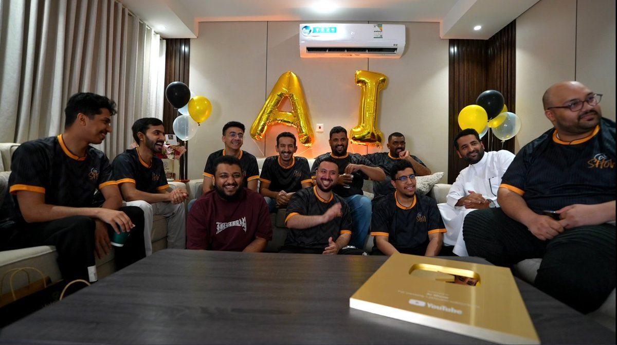 ASpqf6's tweet photo. #aishow_day 
🤍🤍🤍🤍🤍🤍🤍🤍🤍🤍 https://t.co/2sErKdjg4z