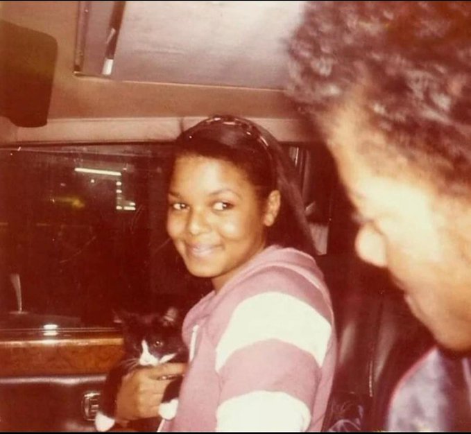 MJMultiverse's tweet photo. Michael Jackson, Janet Jackson and a cat, circa 1980. https://t.co/vRRJsSkxHb