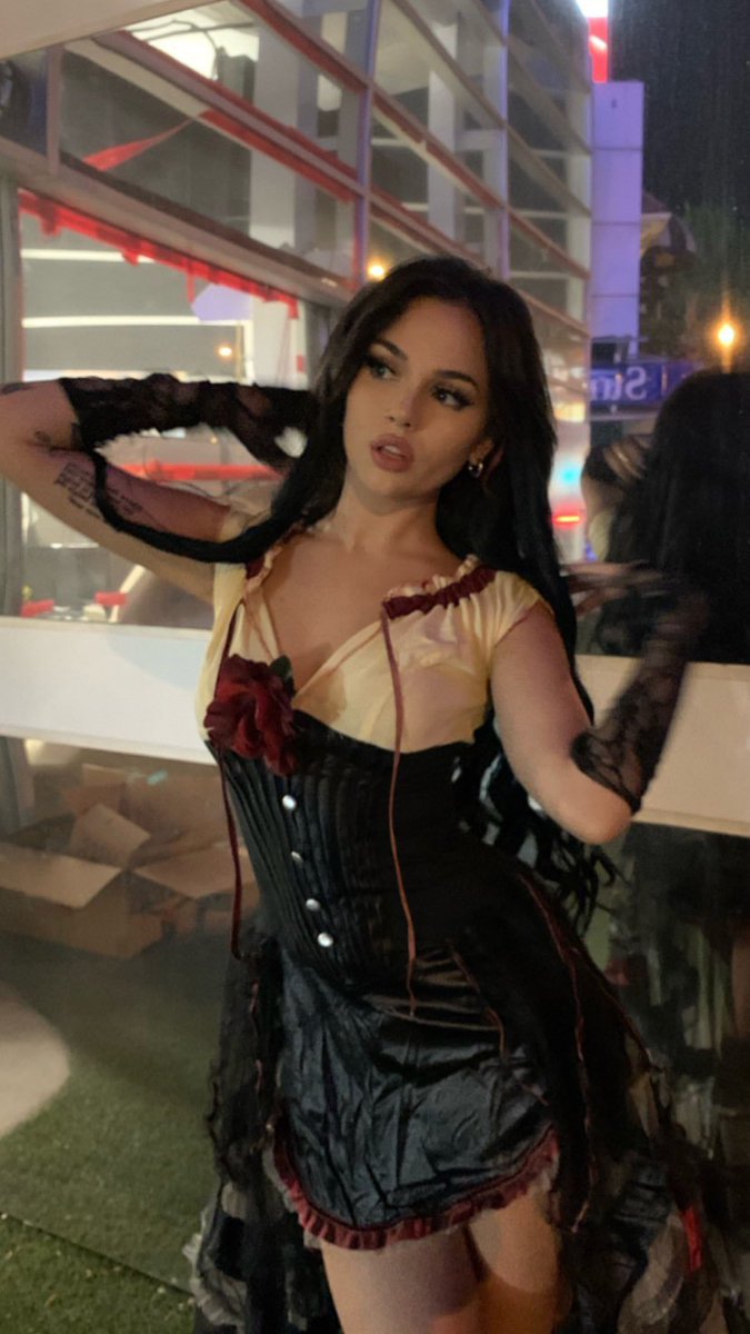 𝐯𝐢𝐨𝐥𝐞𝐭. tweet media